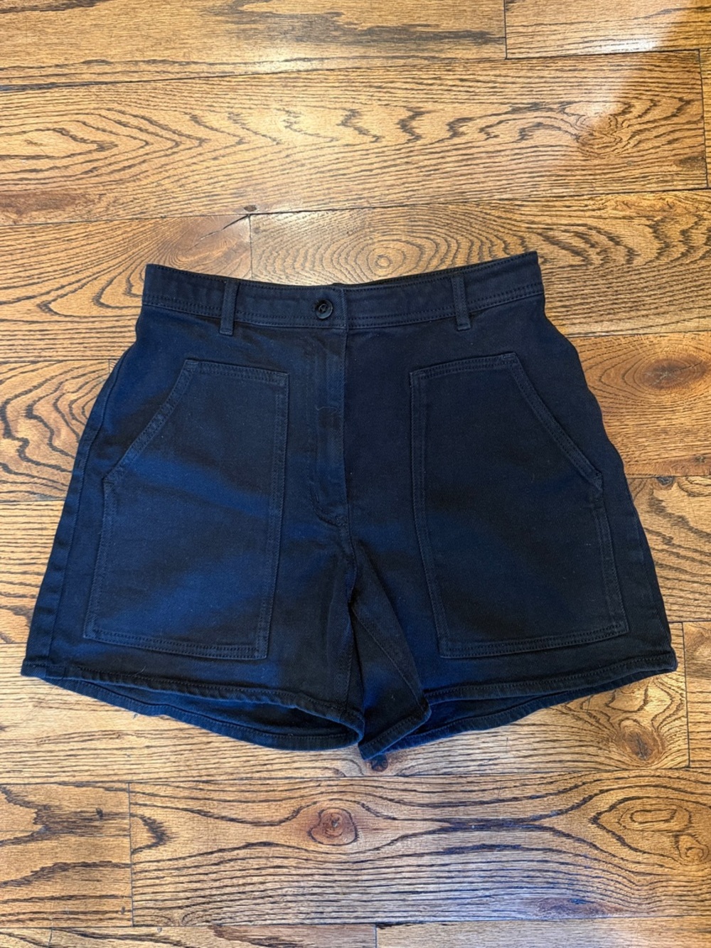 Aritzia Wilfred Black High-Waist Utility Shortsighted